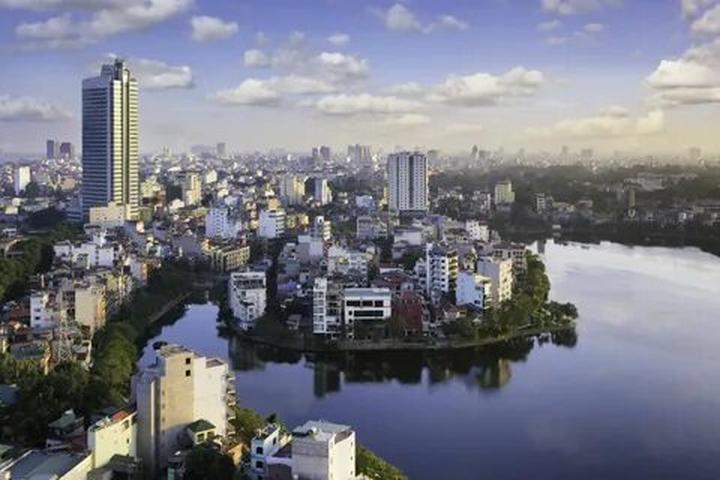 Chuyên gia Hotspot Matrix phân tích: 4 kiểu áo không thể thiếu và marketing video